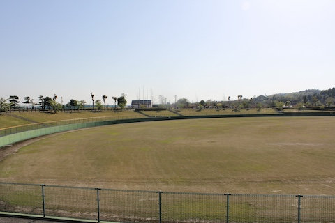 岡山市日応寺自然の森 スポーツ広場の風景